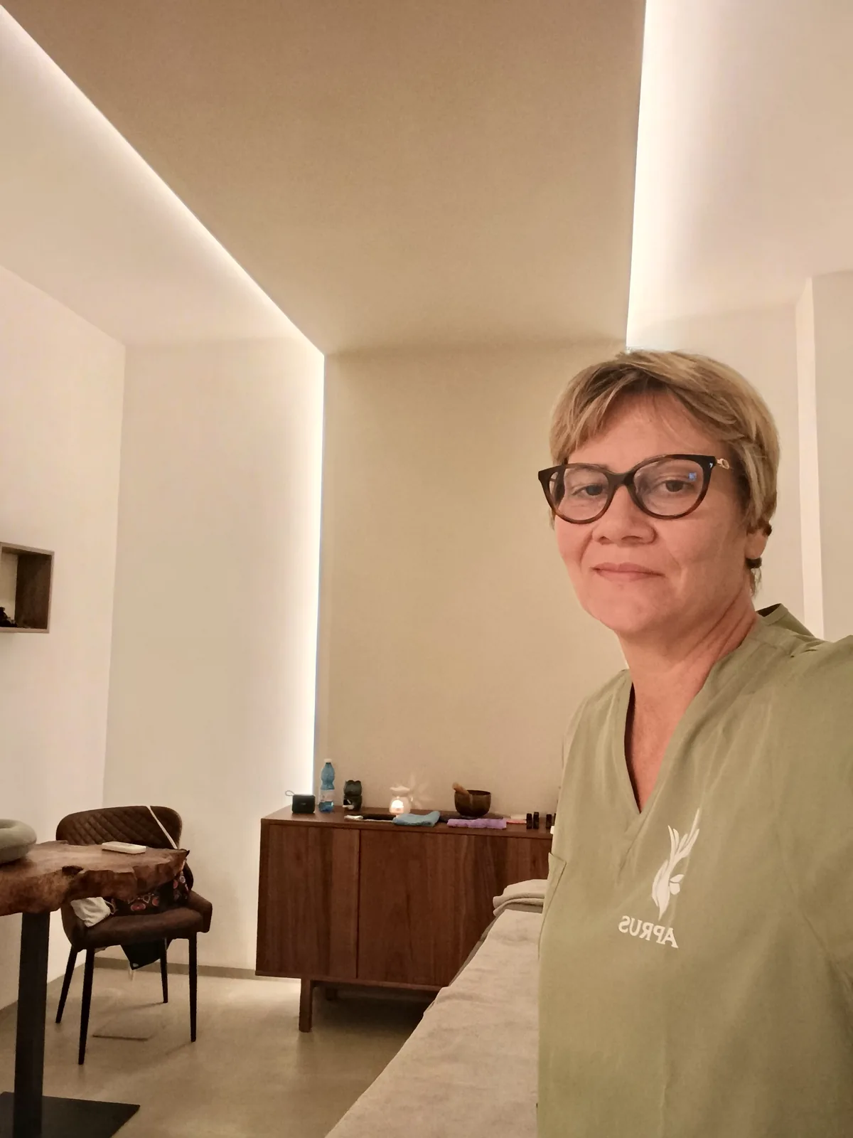 Manuela Ferrara nel suo studio di massaggi a Roma