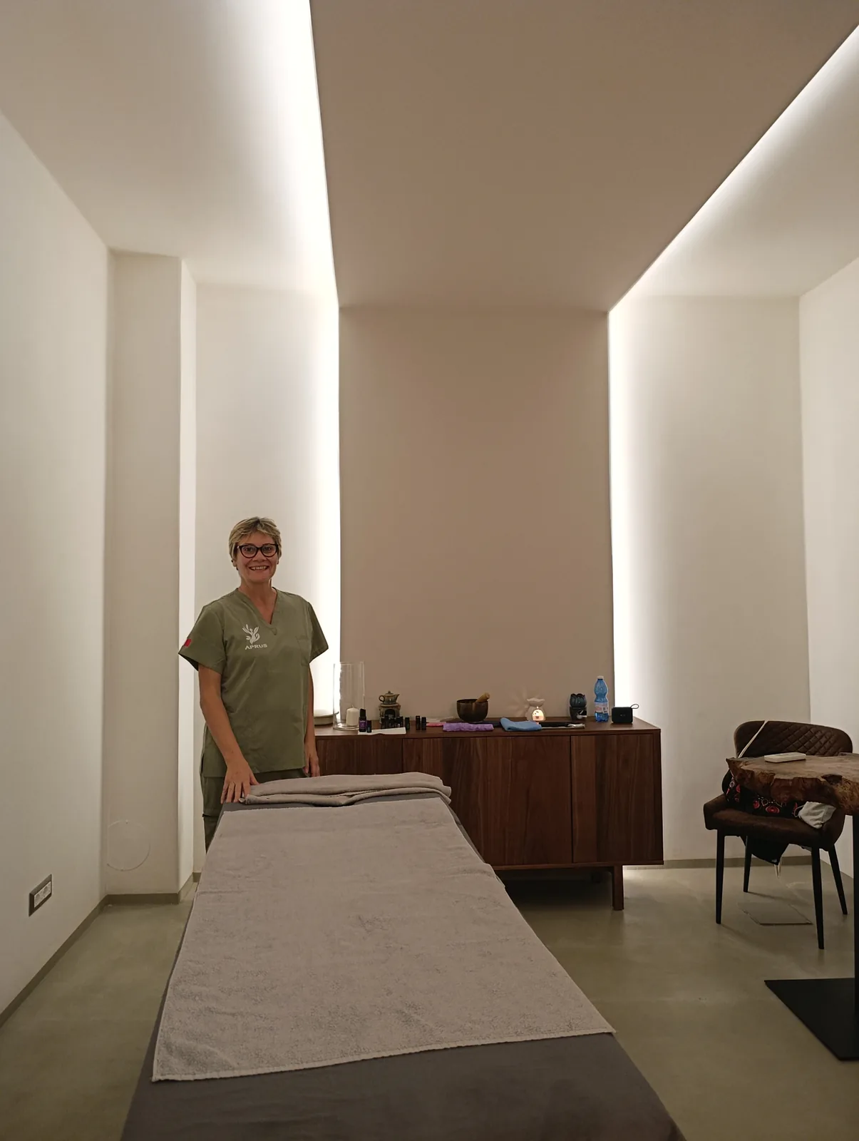 Lo studio di Manuela Ferrara con lettino e ambiente dedicato ai massaggi